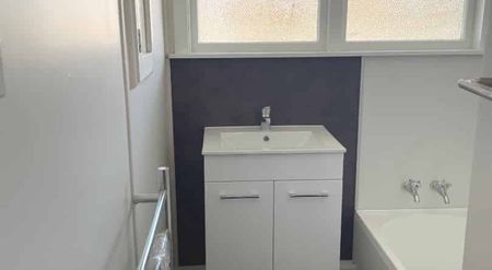 Tidy Unit Close to Town - Photo 5