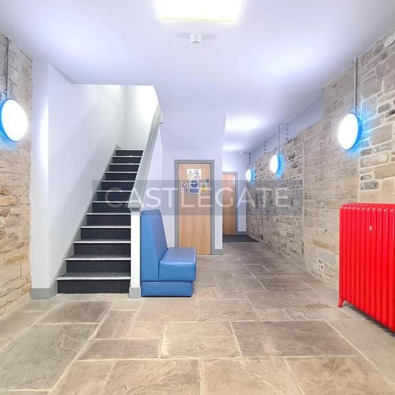 4 bedroom flat share to rent - Photo 1