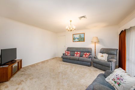 3 BEDROOM HOME NEAR BROKEN RIVER! - Photo 2