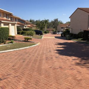 Air conditioned & Renovated 3 Bedrooms Townhouse - Photo 3