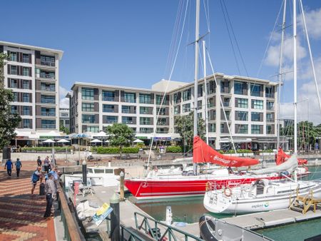 Cosy Viaduct Apartment with Carpark - Photo 5