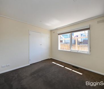 Spacious Family Living in the Heart of Wantirna - Photo 5