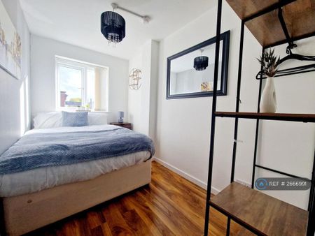 1 bedroom in a house share to rent - Photo 4