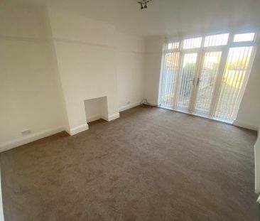 Hillbark Road, Frankby - Photo 1