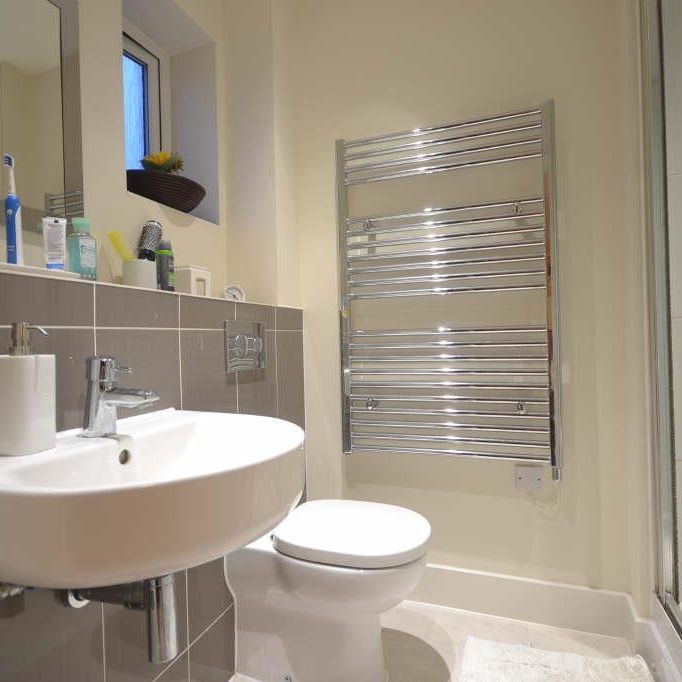 Parkview Way, Epsom, Surrey, KT19 8FF - Photo 1