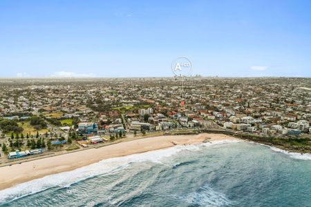 DEPOSI TAKEN - Stylishly Renovated Beachside Apartment - Walk to Maroubra Beach - Photo 2