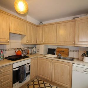 2 bedroom maisonette to rent - Photo 2