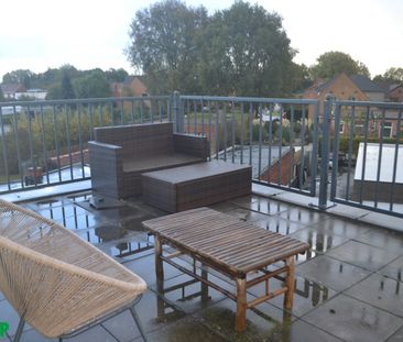 Centraal gelegen gezellig dakappartement met ruim terras - Photo 3