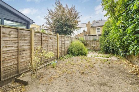 2 bedroom maisonette to rent - Photo 5