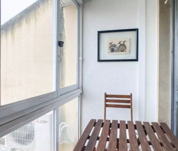 Room in a shared 2-bedroom apartment for rent in Lisbon, only for f... - Foto 2