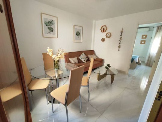 Alquiler de piso en Calle Quemada - Photo 1