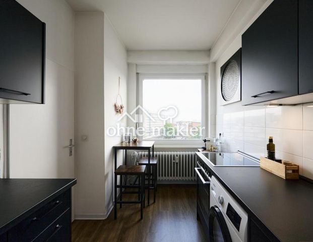 Exklusive möblierte 2-Zimmer-Wohnung mit Panoramablick über die Skyline - Foto 1