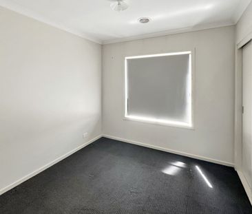 1 Monash Place, Canadian - Photo 2