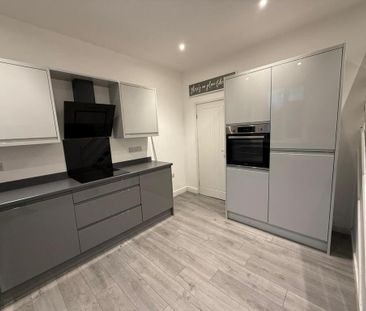 2 bedroom semi-detached house to rent - Photo 6