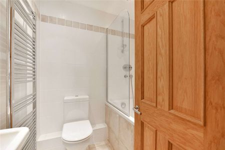 An immaculately presented two double bedroom duplex apartment situated in a popular private road close to the Long Walk. - Photo 3