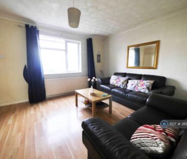 3 bedroom semi-detached house to rent - Photo 2