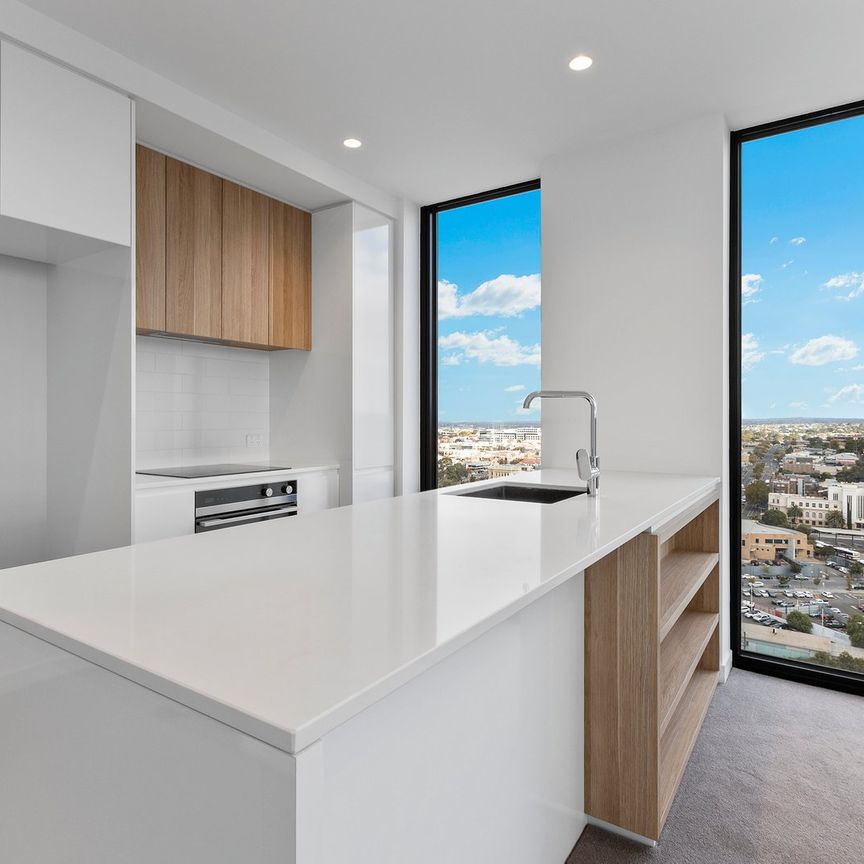 Luxurious Inner City Living - Photo 1
