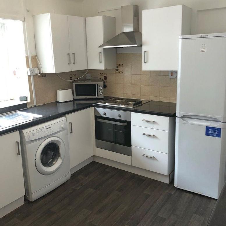 3 bedroom flat to rent - Photo 1
