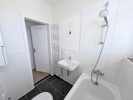 **Frisch renoviert: +neuer Laminat +weiße Wände +neues Tageslichtbad +2 Balkone** - Foto 5