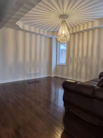 For Lease - 180 Harvest Hills Boulevard, East Gwillimbury, Ontario - Photo 2