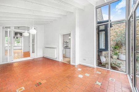 5 bedroom detached house to rent - Photo 2