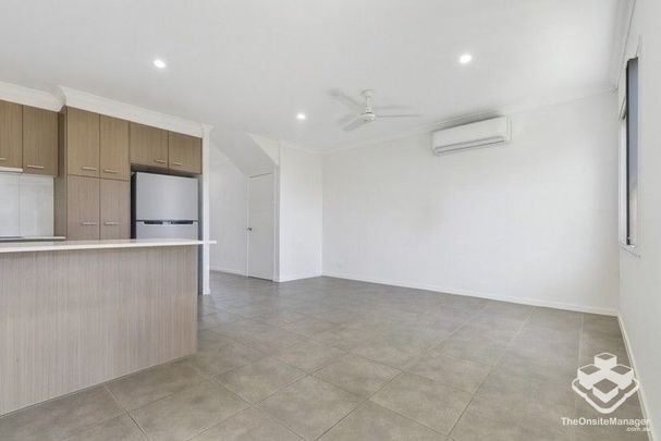 Pristine modern 3 bedroom townhouse - Photo 1