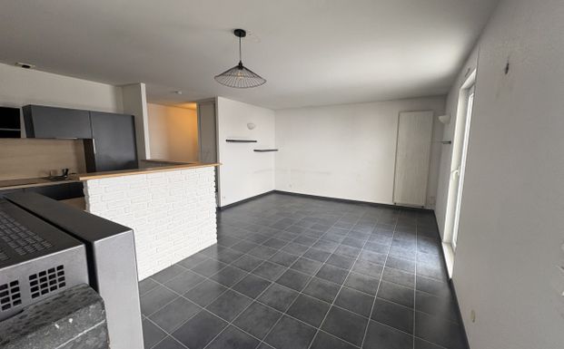 FRASNE - APPARTEMENT T4 - TERRASSE - CELLIER - GRAND GARAGE - Photo 1