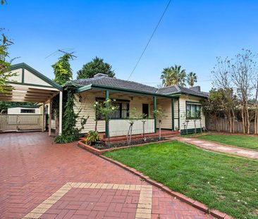 5 Bedroom Family Home! - Photo 1