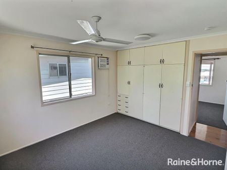 RELAXED LIVING WITH VIEWS IN NEW AUCKLAND - Photo 4