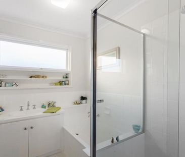 A FANTASTIC FAMILY HOME IN A GREAT LOCATION! - Photo 1