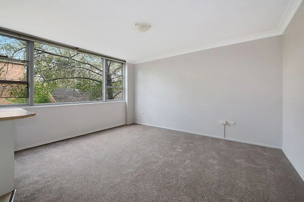 Well positioned renovated 2 bedroom apartment - Photo 1