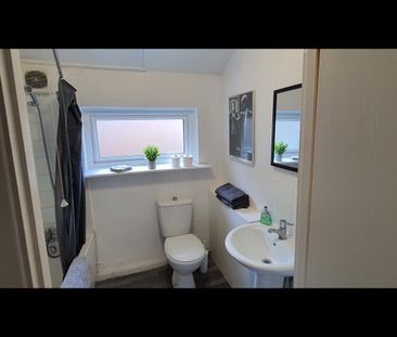 Room in a Shared Flat, London, SE8 - Photo 6