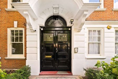 Well presented two bedroom ground floor apartment in popular mansion block - Photo 2