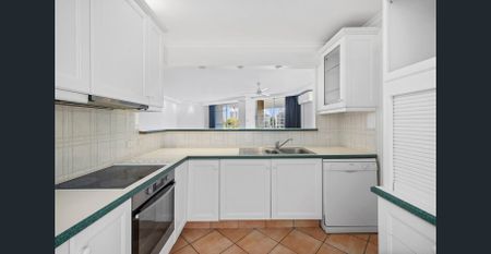 Expansive riverfront apartment for a 6 month lease - Photo 5