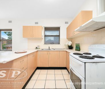 Top-Floor, 2-Bedroom Unit in Strathfield - Photo 6