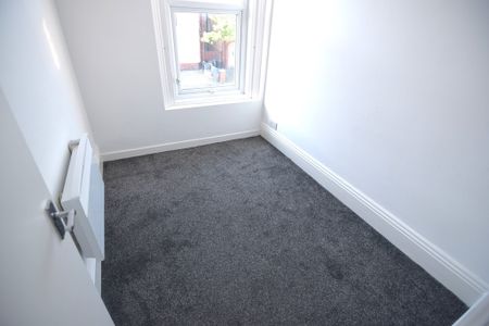 To Let 2 Bed Flat - Photo 3
