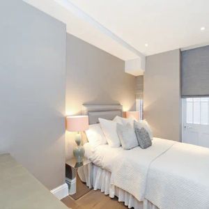 3 bedroom flat in London - Photo 2