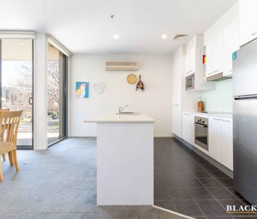 Inner south light and bright apartment. - Photo 1