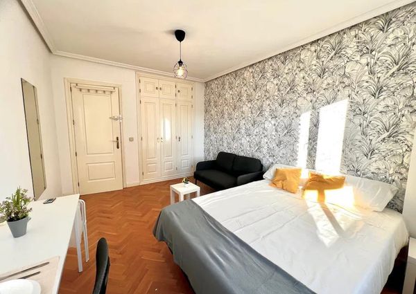 Calle de la Infanta Mercedes, Madrid, Community of Madrid 28020