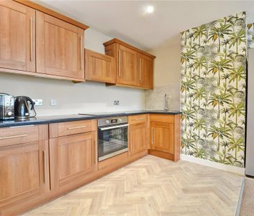 1 bedroom in a house share to rent - Photo 3