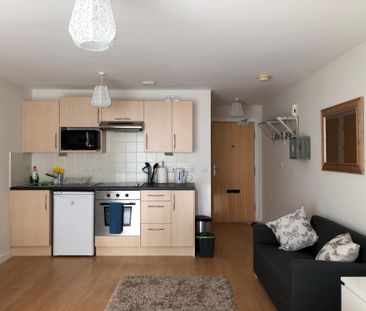 studio to rent Roundhouse, The Round House, Gunwharf Quays, Portsmo... - Photo 4