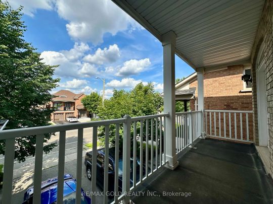 Detached Home For Lease | W9053645 - Photo 1