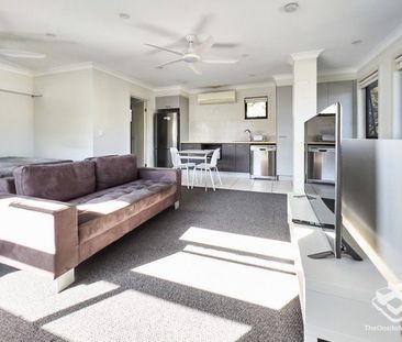 Fully Furnished Studio Apartment - Resort Style Complex 100M to Wes... - Photo 3