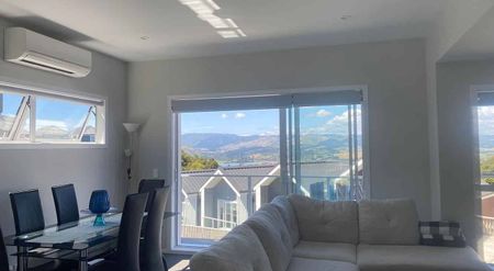 Immaculate Near New 3 Bedroom Townhouse in Whitby - Photo 4