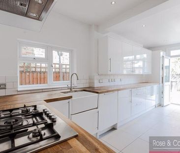 3 bedroom terraced house to rent - Photo 5