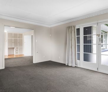 Family Home in Spreydon - Photo 4