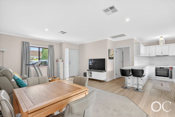 Open the door to effortless coastal living - Photo 1