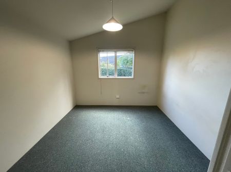 Easy Mahora living - Photo 4