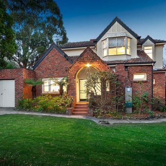 Charming Family Home in a Tranquil Cul-de-Sac - Photo 1
