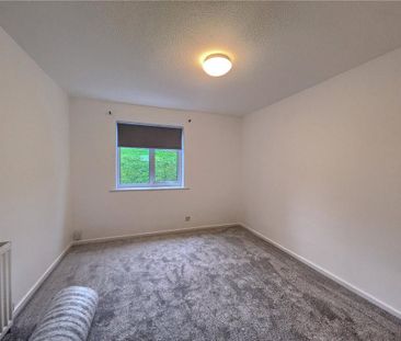 2 bedroom ground floor flat to rent - Photo 2
